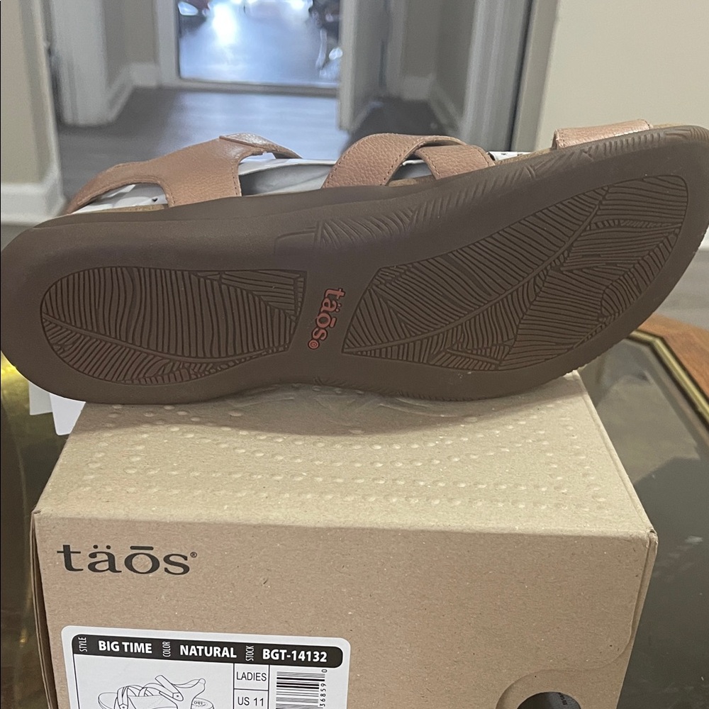 Taos Footwear Women's Sandals in Tan and Cream - Picture 6 of 9